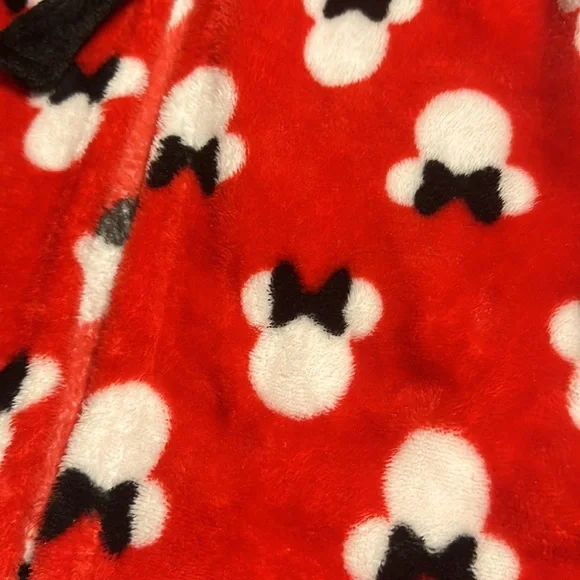 Minnie Mouse Robe - Picture 2 of 4